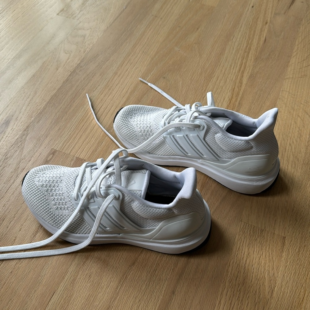 Adidas ubounce DNA kids size 2 1/2 white tennis shoes.